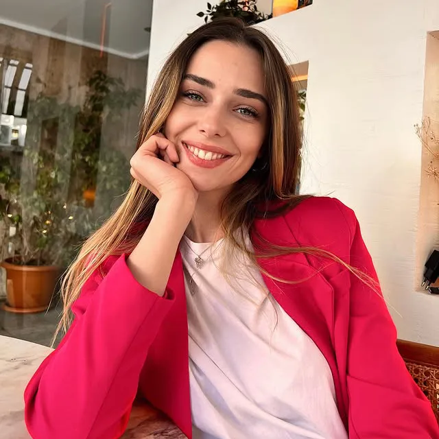 بیوگرافی افرا کاراگوز  بازیگر ترکیه ای